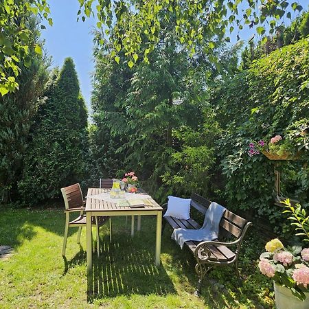 Apartament Garden- Parking, Ogrodek, Cicha Okolica プルシュチ・グダンスキ エクステリア 写真